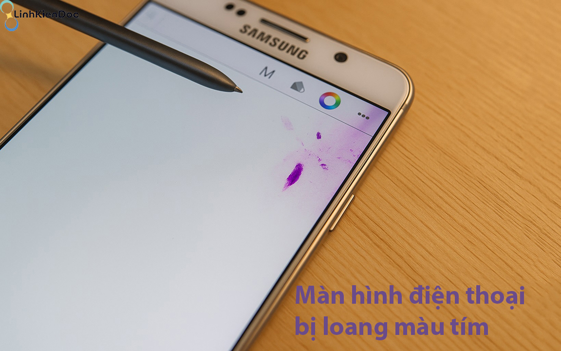 Nguyên nhân màn hình điện thoại bị loang màu tím