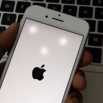 Lý do màn hình điện thoại bị phản quang